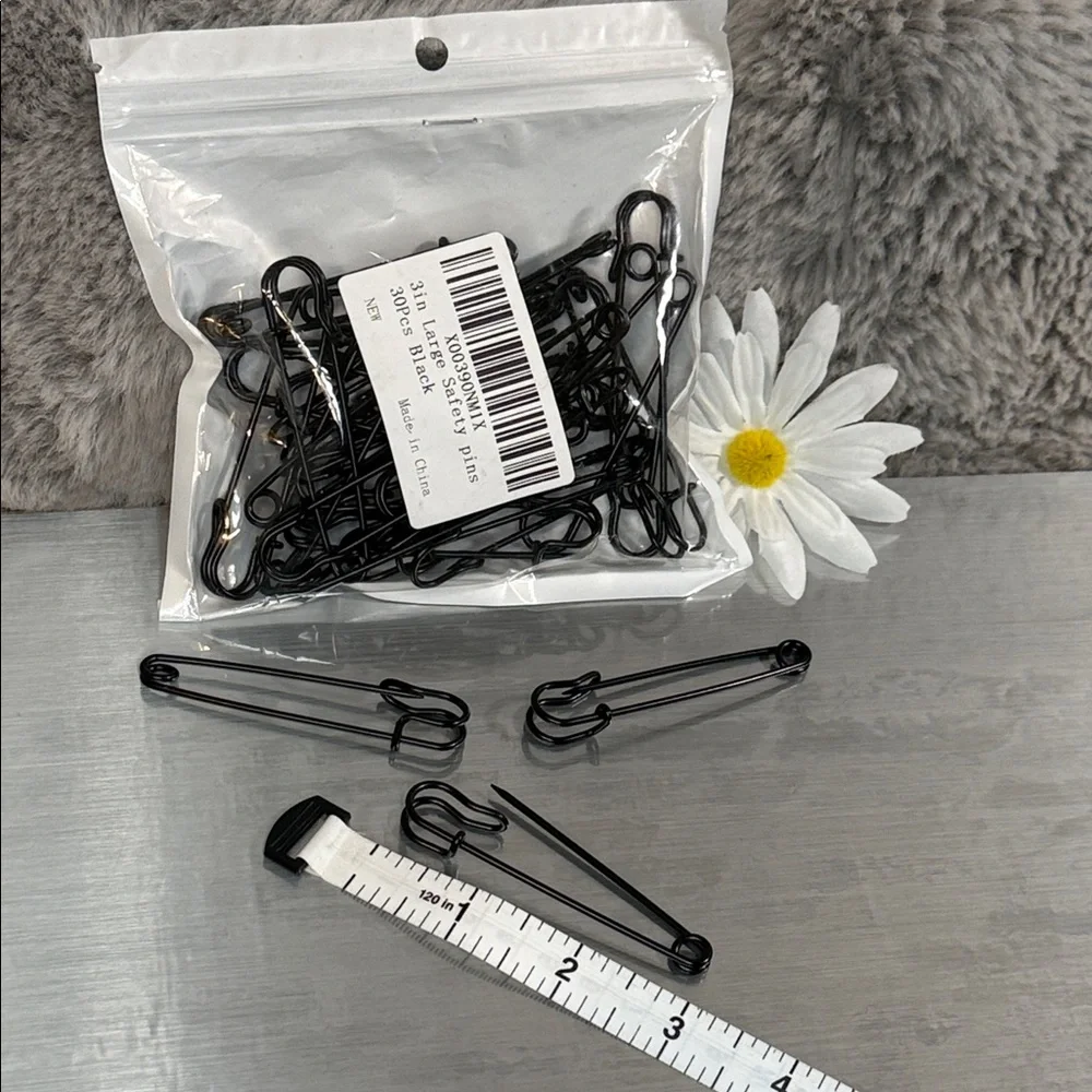 Black Safety Pins - Pack of 30 - Picture 1 of 2